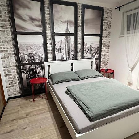 Lake Apartment, 2X Free Garage, 10 Mins To Centre ブラチスラヴァ エクステリア 写真