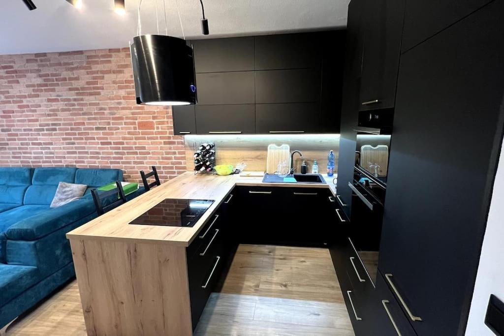 Lake Apartment, 2X Free Garage, 10 Mins To Centre ブラチスラヴァ エクステリア 写真
