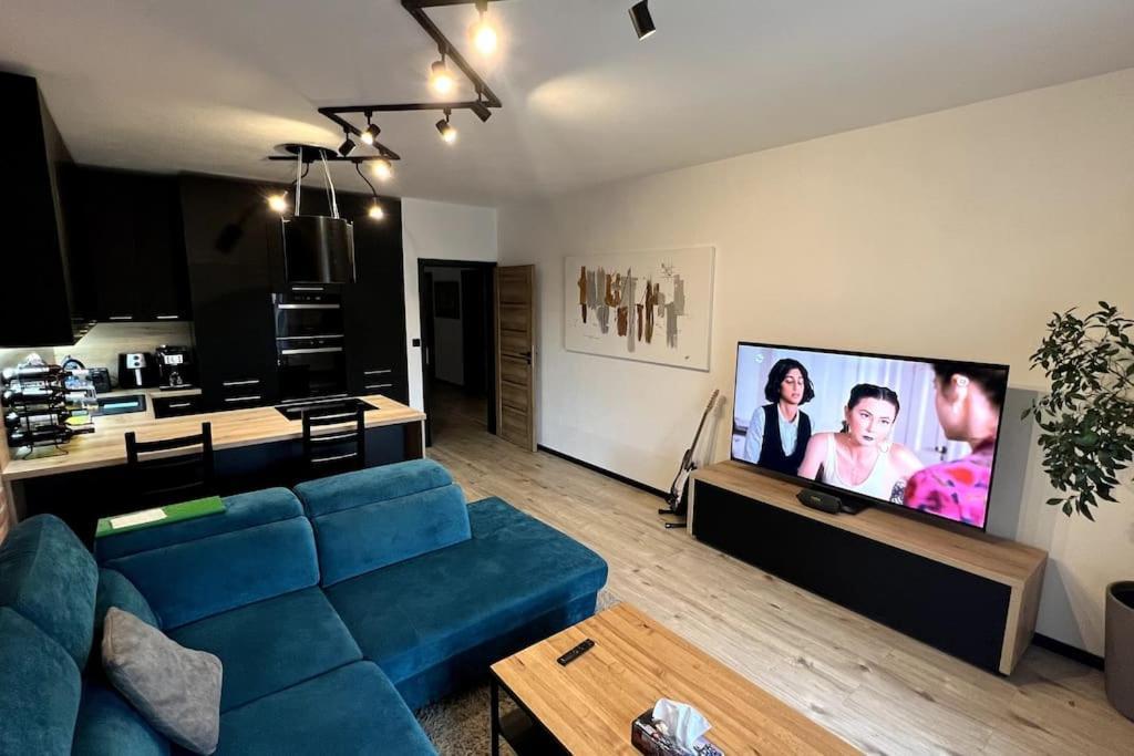 Lake Apartment, 2X Free Garage, 10 Mins To Centre ブラチスラヴァ エクステリア 写真