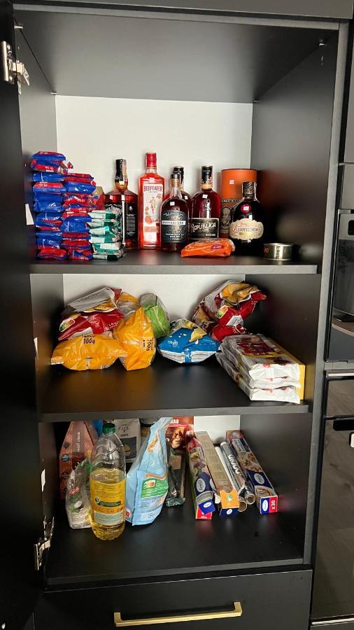 Lake Apartment, 2X Free Garage, 10 Mins To Centre ブラチスラヴァ エクステリア 写真